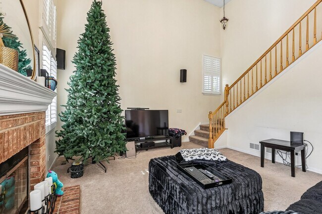 Foto del edificio - 9482 Inverness Dr
