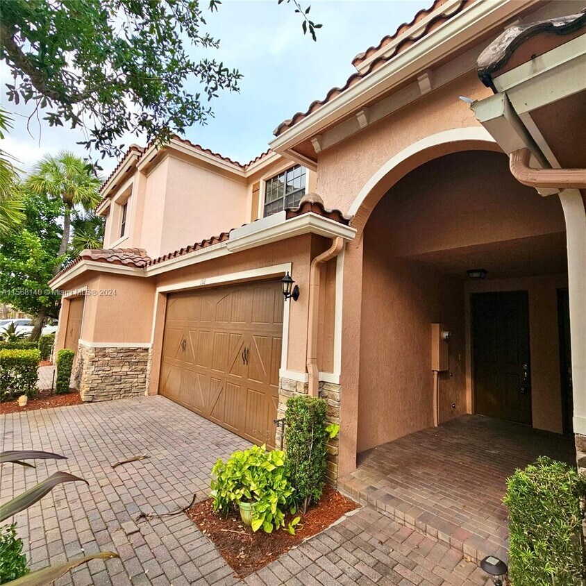 Primary Photo - 132 Riverwalk Cir E