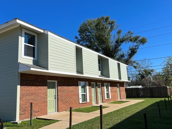 Building Photo - 1204 Cambridge Dr