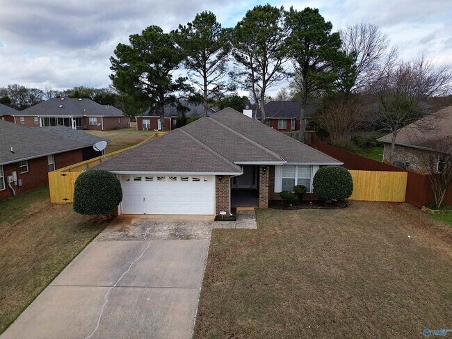 Building Photo - 120 Clover Ridge Dr