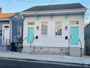Building Photo - 912 N Prieur St