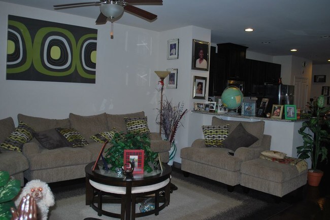 Foto del edificio - 8152 Creekside Village Dr