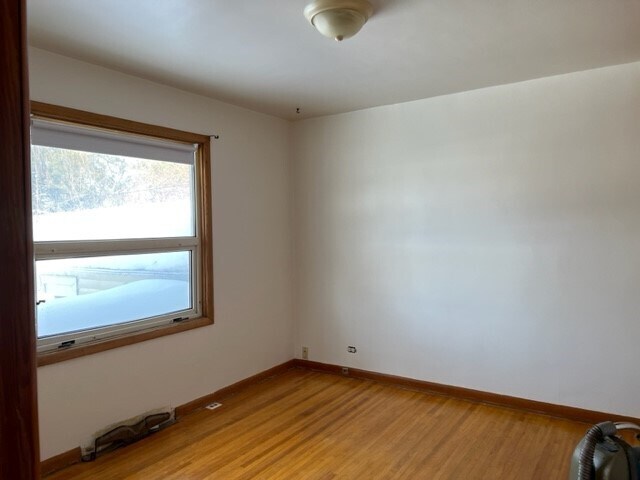 Photo du bâtiment - 2 Bed 1 Bath Unit in Olds, AB