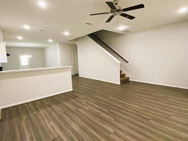 Building Photo - 8153 Homewood Ln