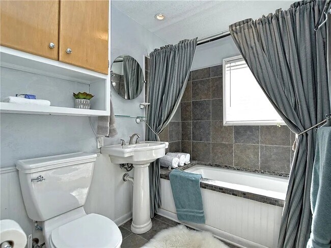 Foto del edificio - 614 S Groos St