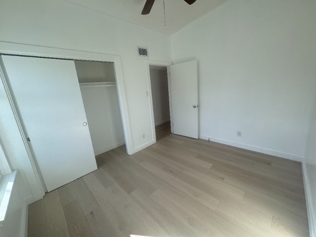 Foto del edificio - 5000 Cottonwood Cir