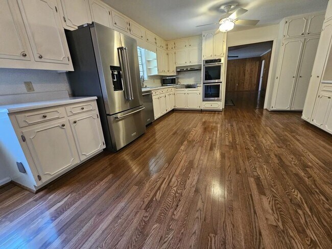 Foto del edificio - 1181 Lake Shore Cir