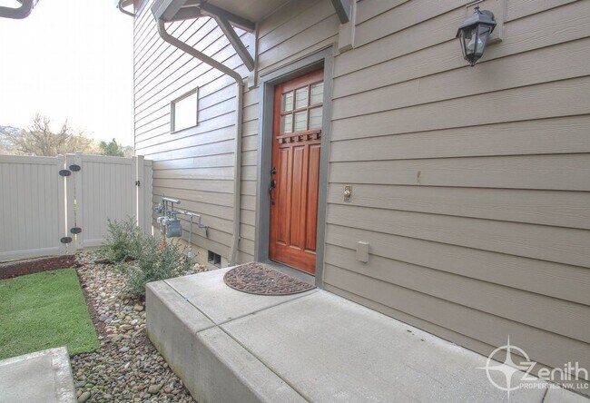 Building Photo - 4303 NW Sage Loop