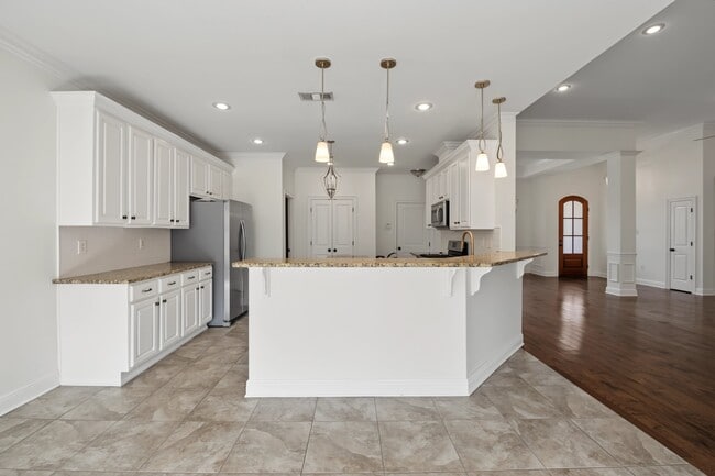 Building Photo - 404 Golden Leaf Ct