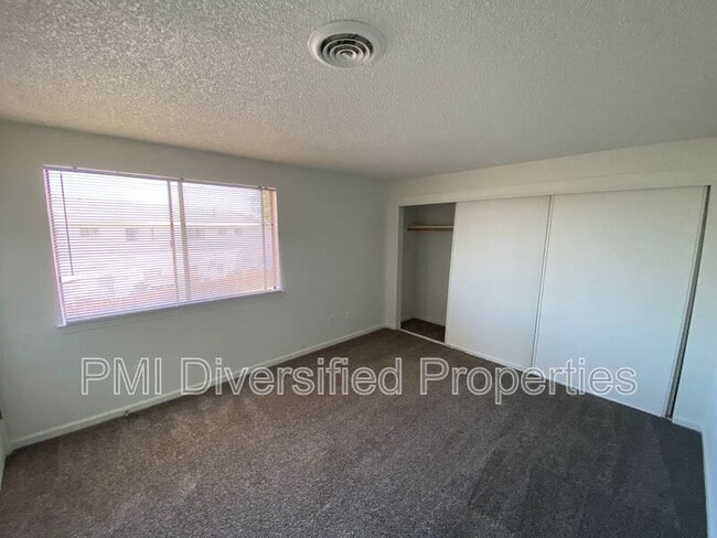 Building Photo - 1062 12th St