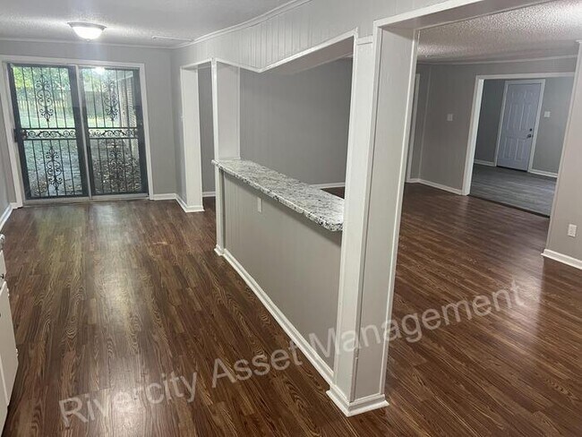 Building Photo - HOME LOCATED IN COVINGTON,TN!!! SECTION 8 ...