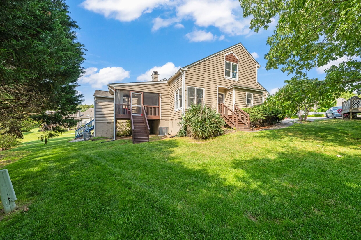 Primary Photo - 5 Hickorywood Sq