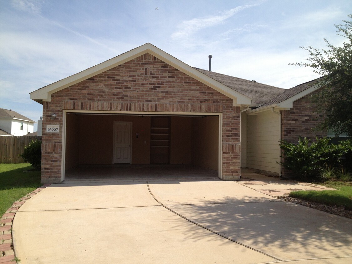 Primary Photo - 16907 Melvin Oaks Ct