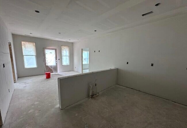 Building Photo - 305 Blueberry Hill Ln