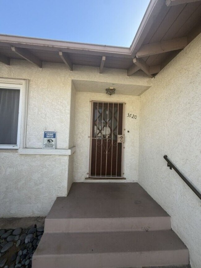 Foto del edificio - 3120-3126 Horton Ave