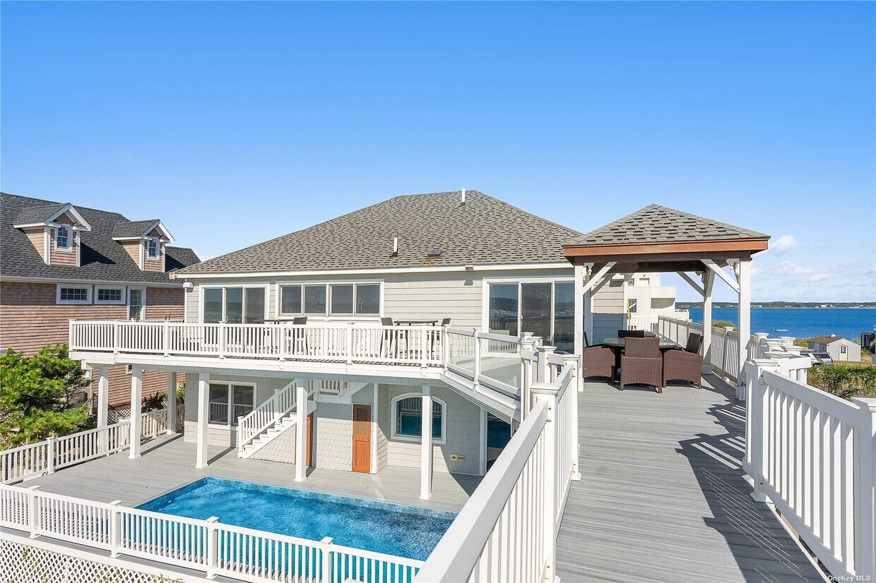 Primary Photo - 695 Dune Rd