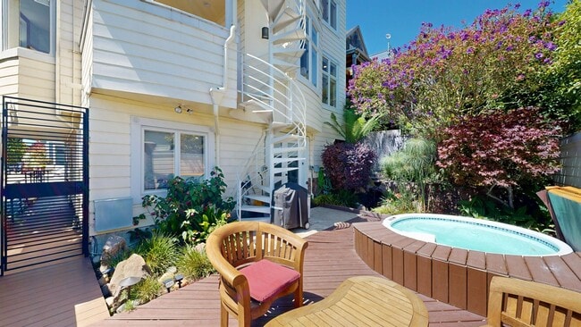 Building Photo - Gorgeous Three Bed & Three Bed Bernal Heig...