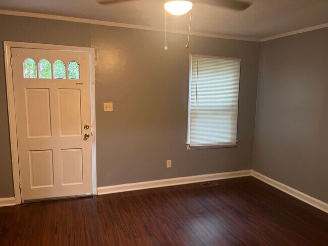 Foto del edificio - QUAINT 2 BEDROOM MINUTES FROM DOWNTOWN RAL...