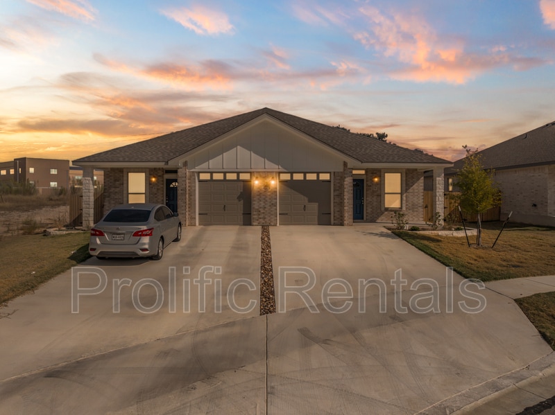 Foto principal - 5308 Rose Gdn Lp