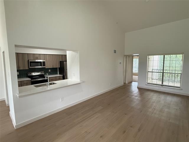 Foto del edificio - 230 E 5th St
