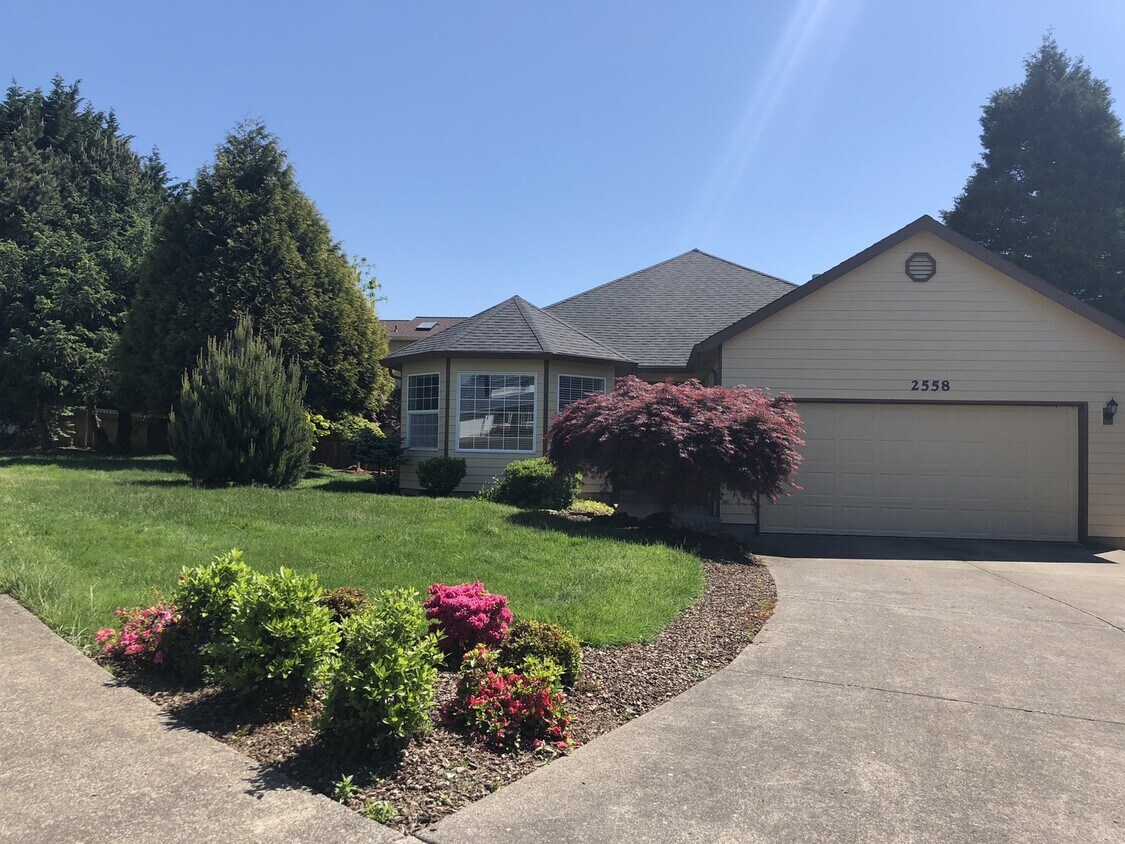 Foto principal - Immaculate 3 BD/2BA Ranch in Desirable Cam...