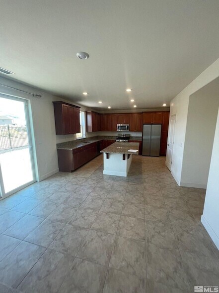 Foto del edificio - 7255 Rutherford Dr