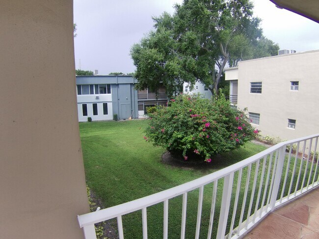 Building Photo - 854 Normandy Trail