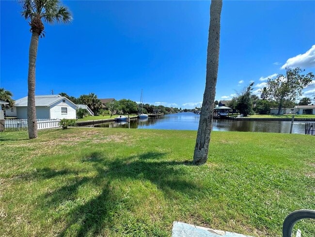 Building Photo - 360 Palm Cir