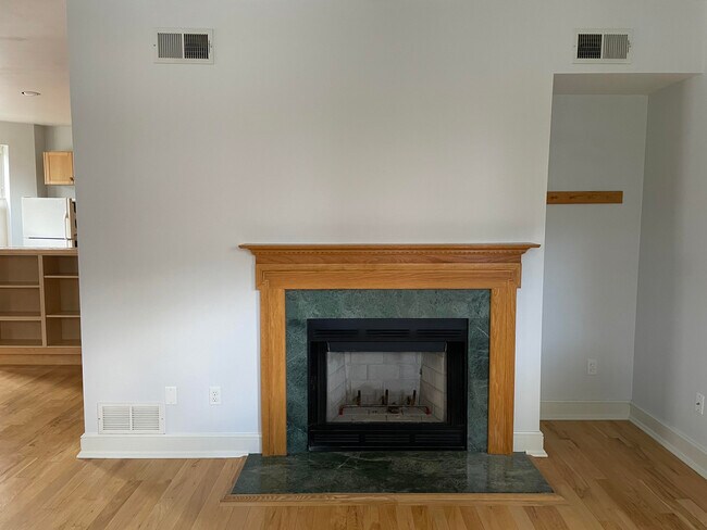 Building Photo - 5900 Nina Pl