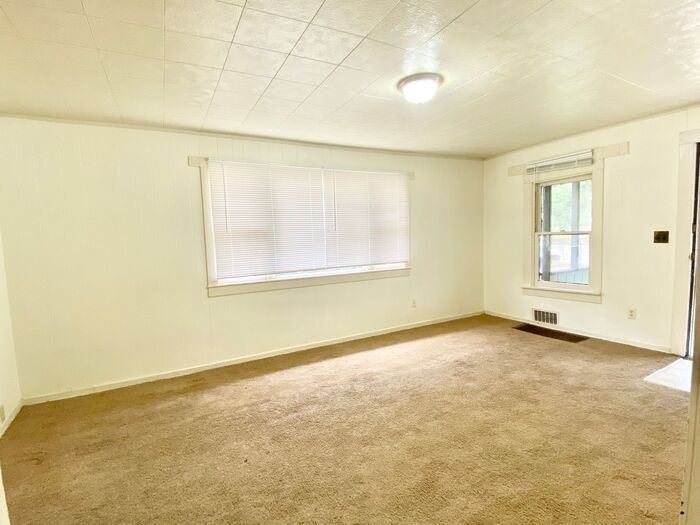 Primary Photo - Fabulous 3 Bedroom 1 Bath Vintage Home in ...