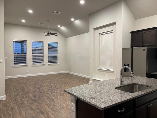 Building Photo - 2404 Nightjar Song Dr