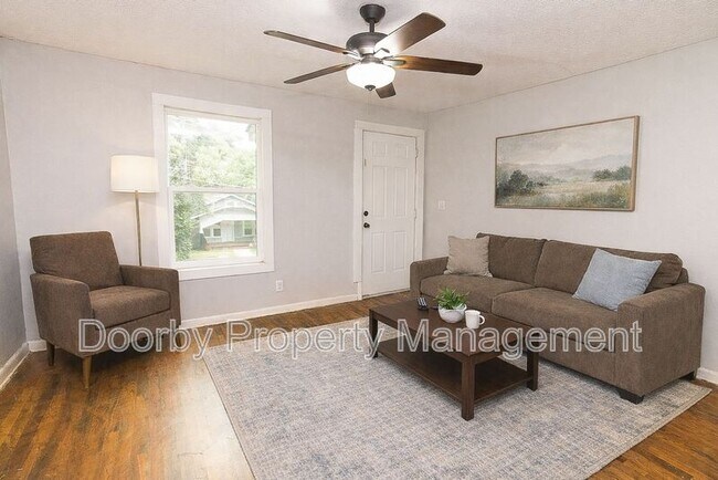 Building Photo - 2215 Allin St