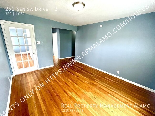 Foto del edificio - *MOVE IN SPECIAL!* Upstairs 3 Bedroom / 1 ...