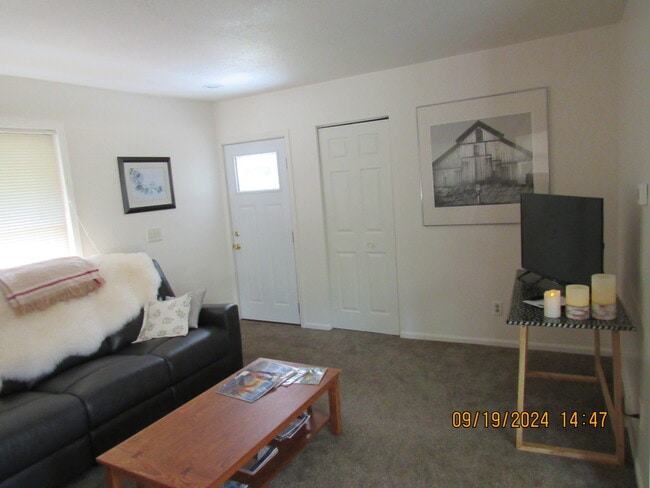 Building Photo - 6452 W Vw Ave