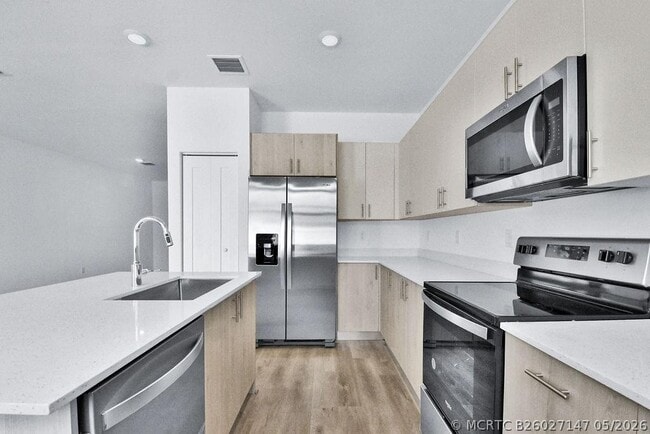 Building Photo - 4074 Highland Oaks Dr