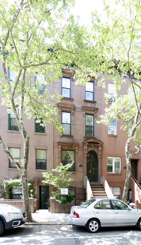 Primary Photo - 416 Clinton St
