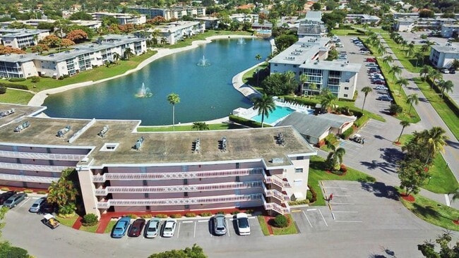 Foto del edificio - 2615 Garden Dr N