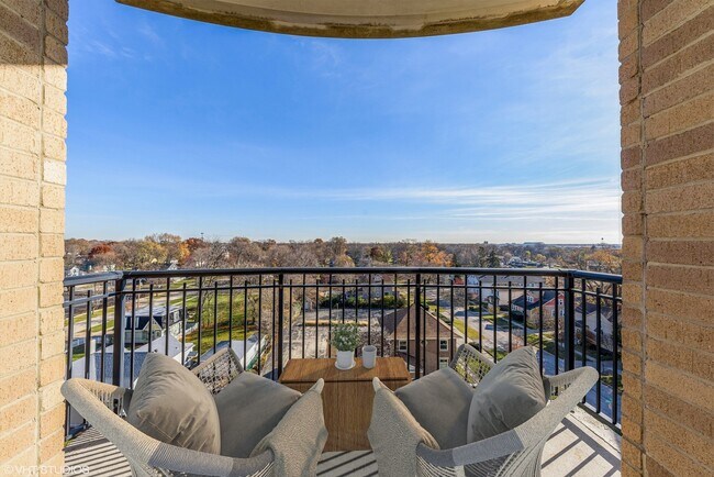 Foto del edificio - 50 N Plum Grove Rd