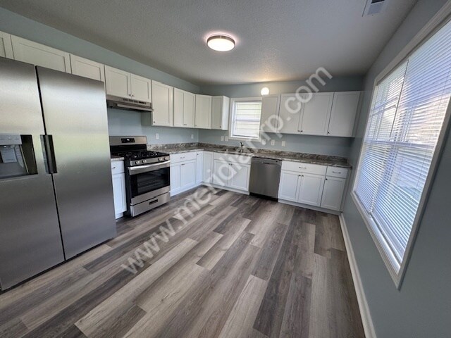 Foto del edificio - 1131 E Lewis St