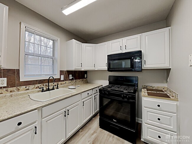 Foto del edificio - 476 Hale Haven Dr