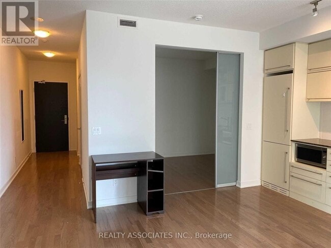 Building Photo - 770 Bay St.