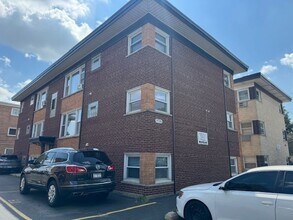 Building Photo - 9781 Ivanhoe Ave