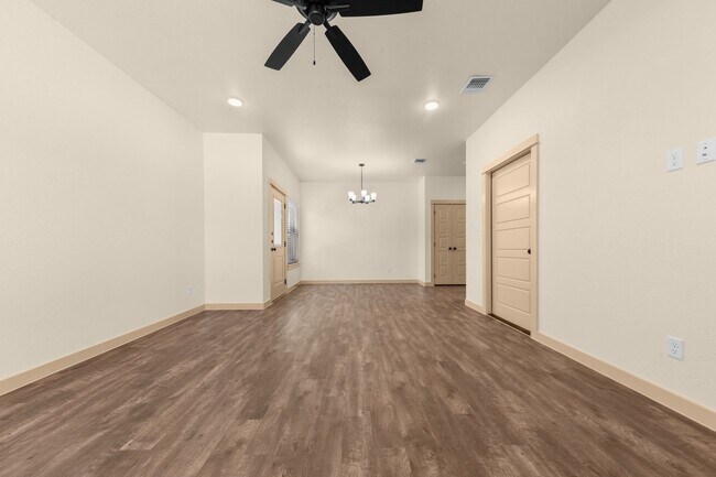 Foto del edificio - 5904 Cactus Flower Ln