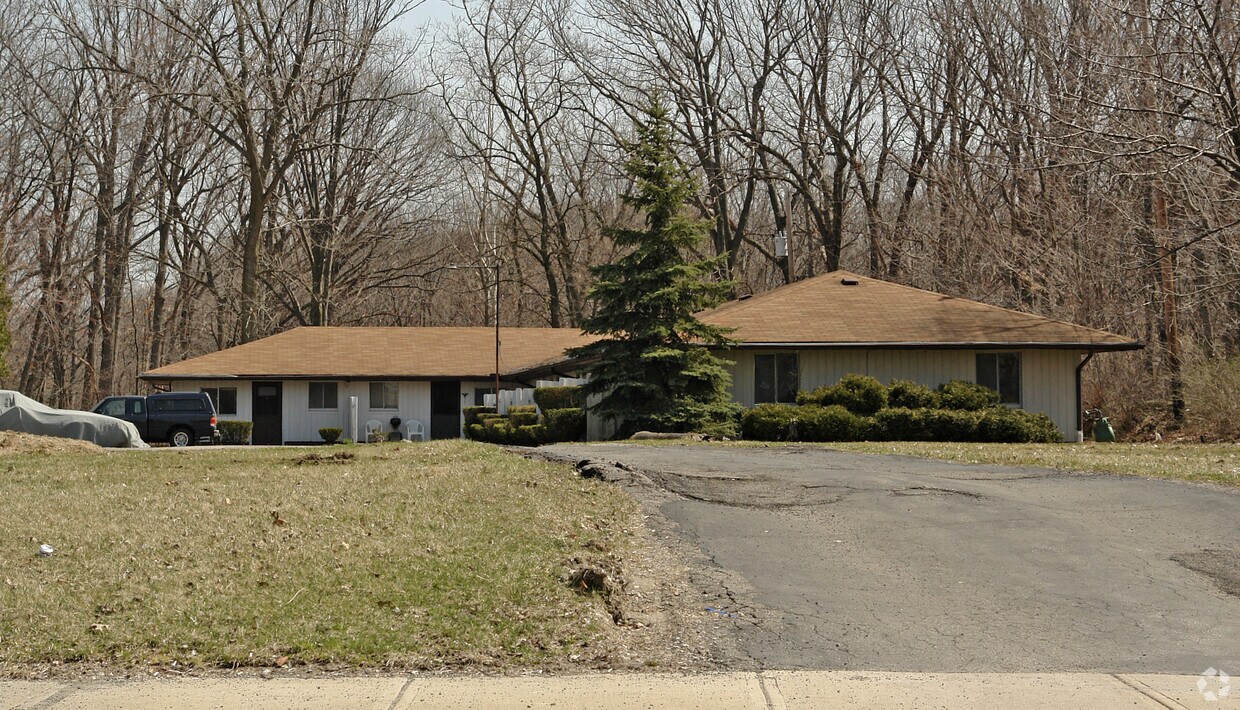 Foto del edificio - 11655 Pearl Rd