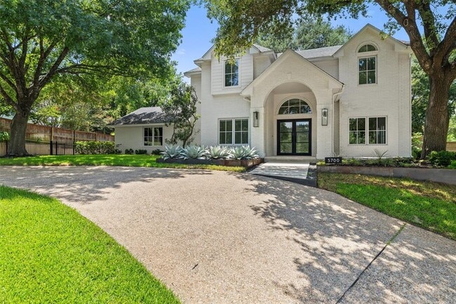 Foto del edificio - 5700 Carry Back Ln