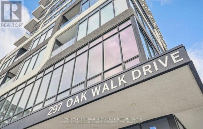 Photo du bâtiment - 297-1297 Oak Walk Dr
