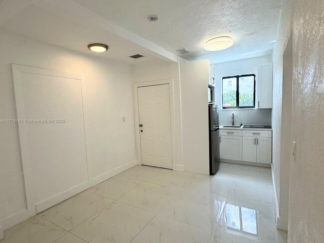 Foto del edificio - 2369 SW 17th Ter