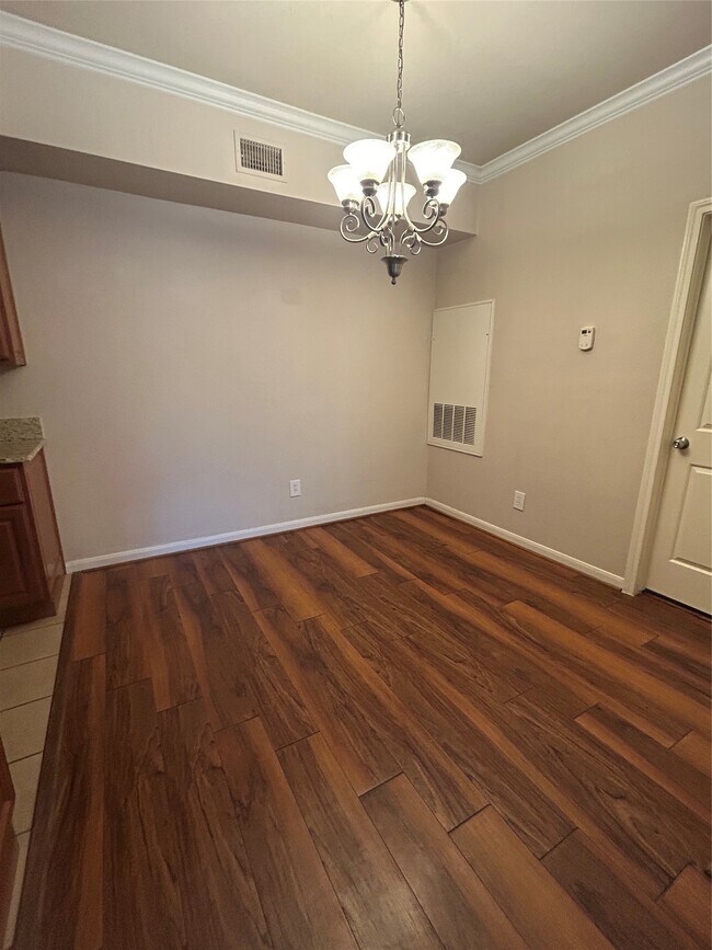 Building Photo - 2255 Braeswood Park Dr