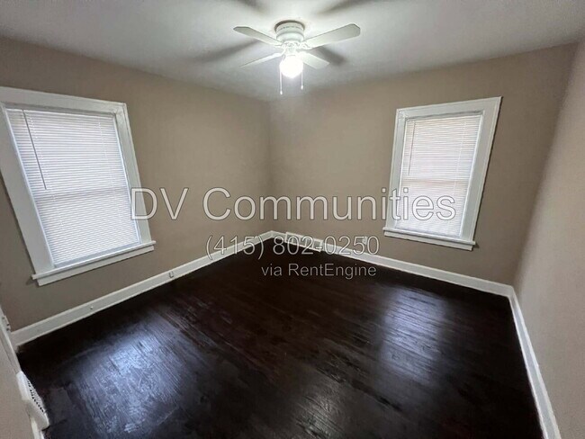 Foto del edificio - 872 Helmsdale Rd