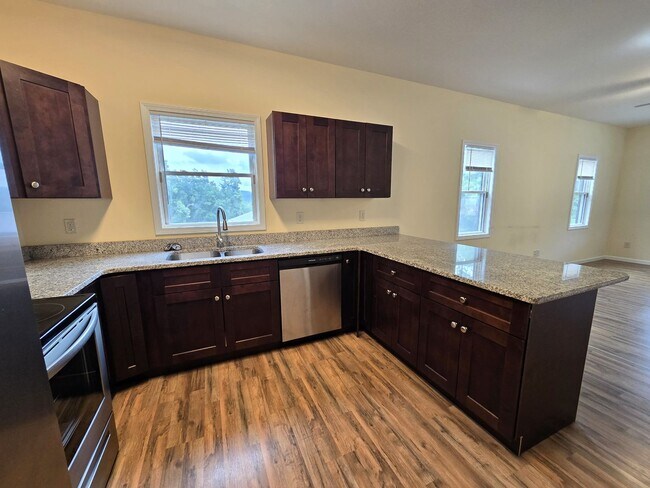 Foto del edificio - 1232 Highland Hall Rd